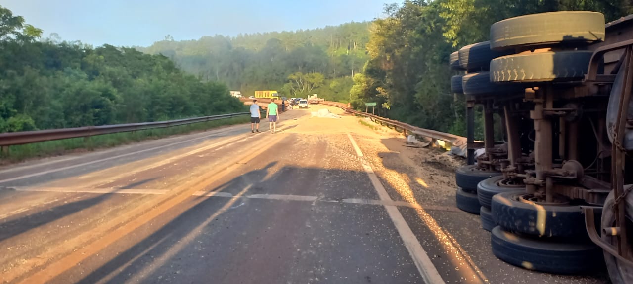 Grave choque entre camiones sobre la Ruta Nacional 12 en el Puente Banana 5
